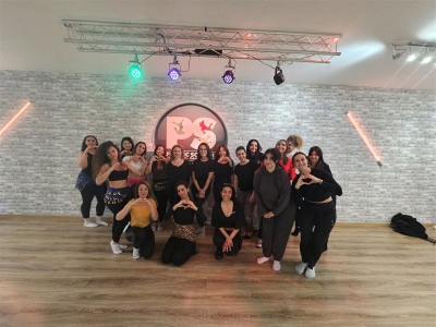 Photo de groupe d'un stage de danse orientale Habibi Dance